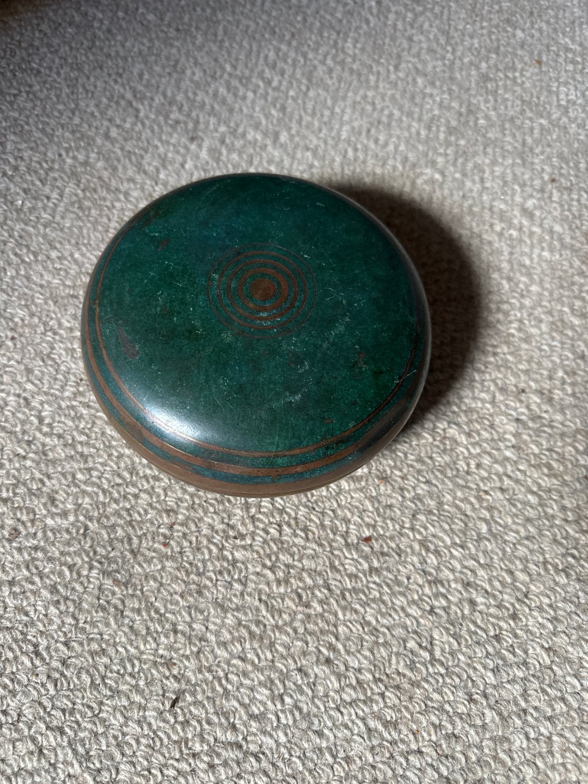 Vintage Groene Ronde Doos met Koperen Details, Ophalen of Verzenden