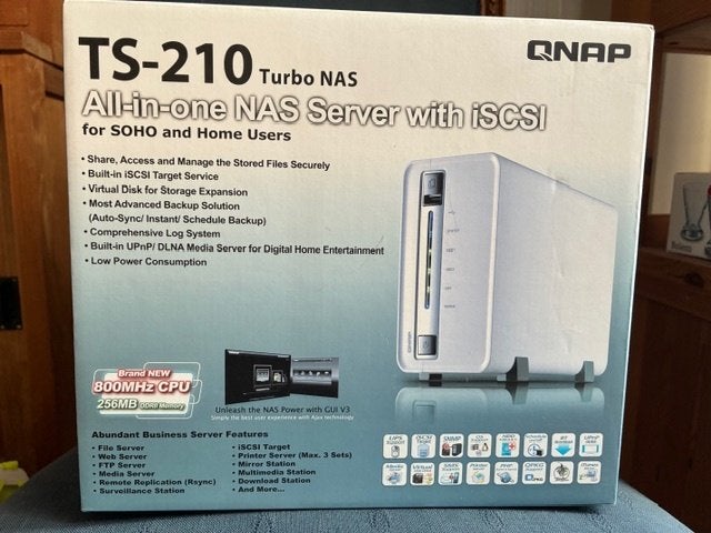 QNAP TS-210 NAS 2-bay netwerkopslag server back-up in doos, Ophalen of Verzenden, Gebruikt