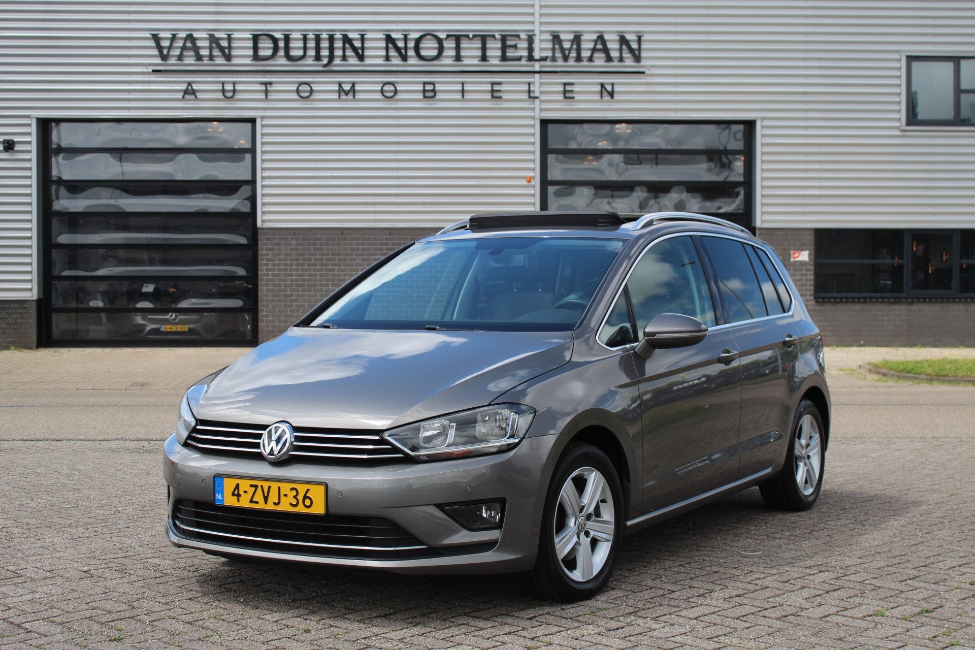 Volkswagen Golf Sportsvan 1.6 TDI Highline / Panoramadak / A, Auto's, Volkswagen, Stof, Gebruikt, 4 cilinders, Met garantie (alle)