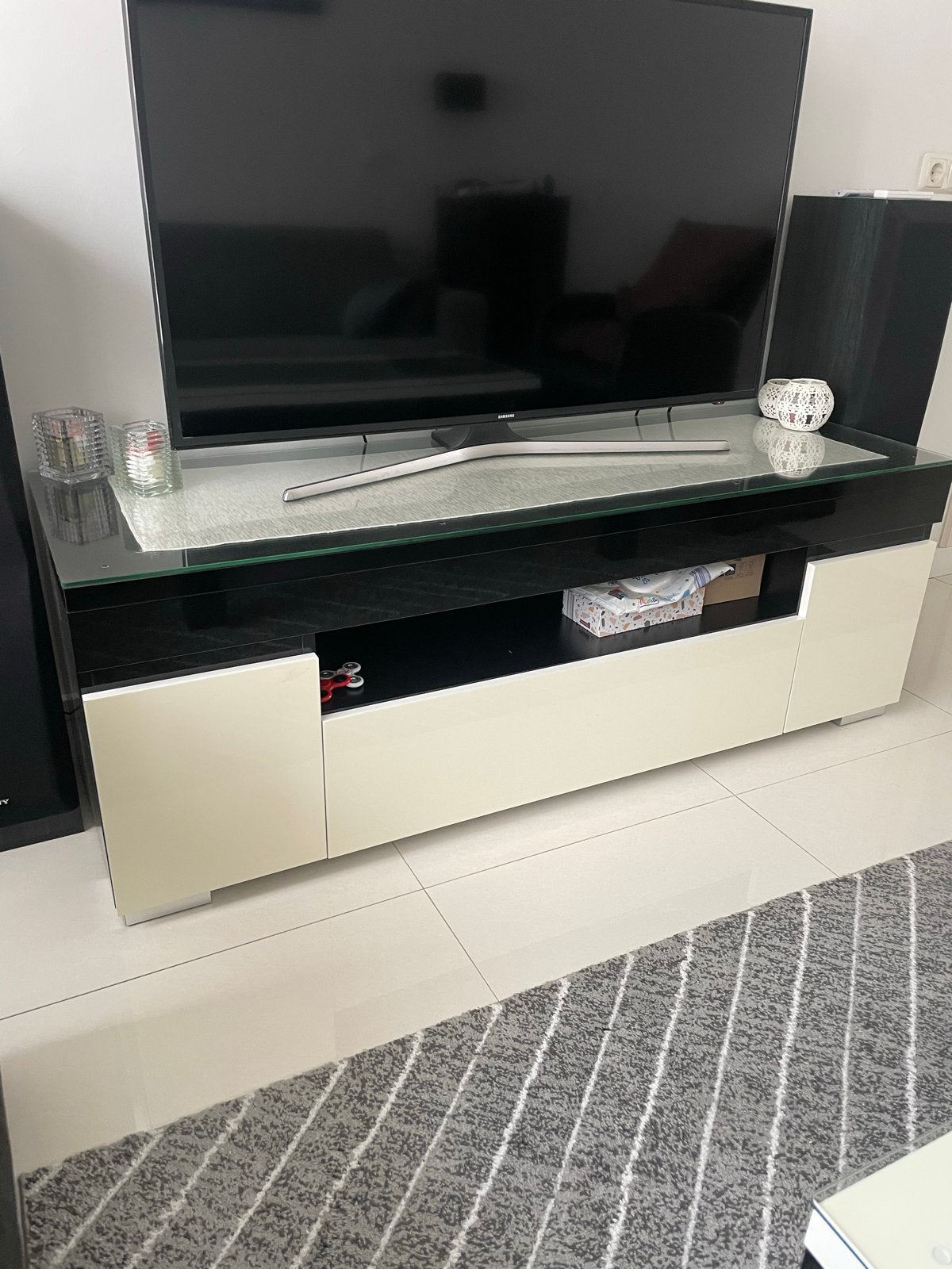 Modern TV-meubel met glazen blad, Huis en Inrichting, Kasten | Televisiemeubels, Ophalen, Gebruikt, 100 tot 150 cm, Minder dan 100 cm