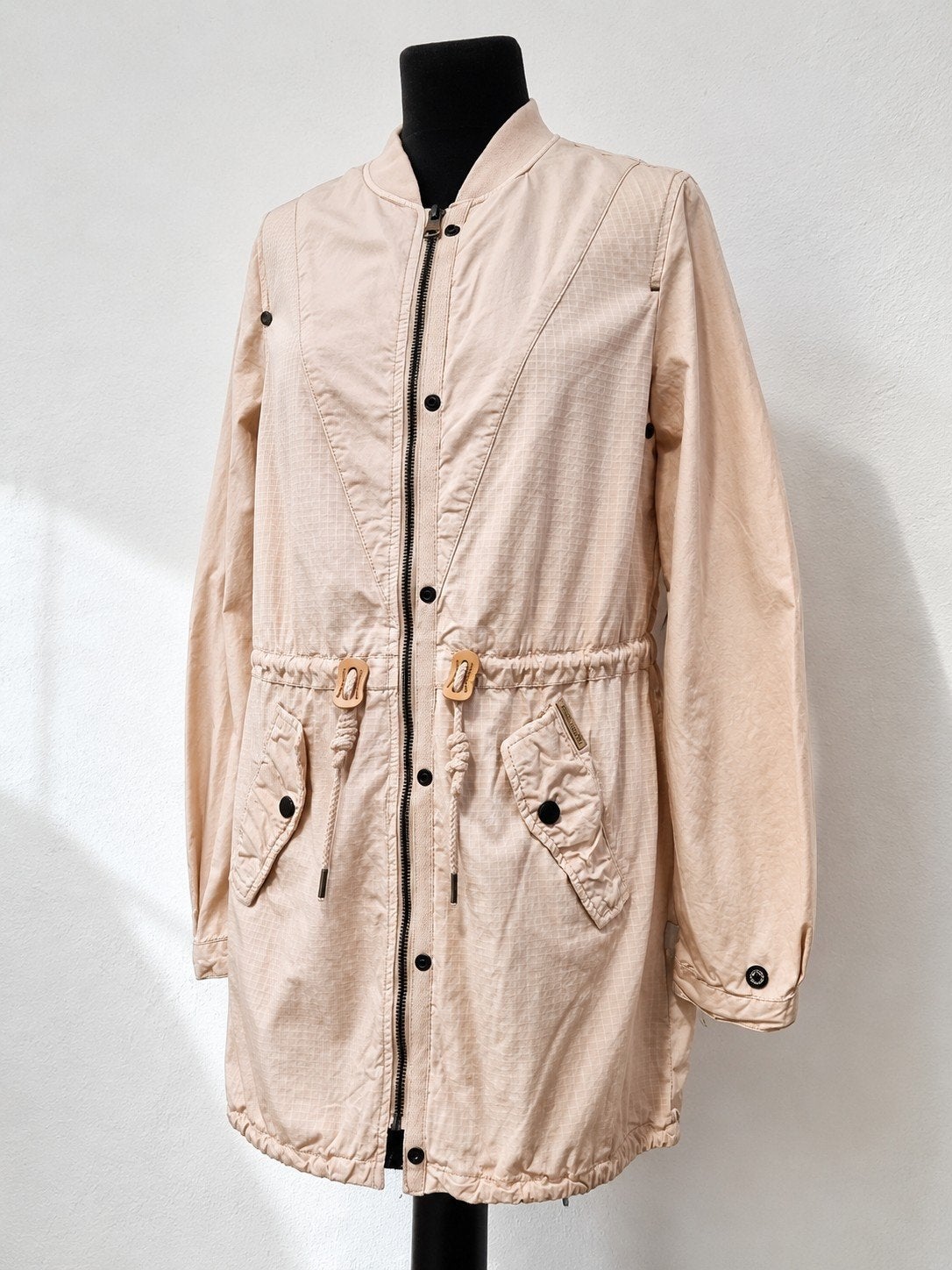 Khujo Jas M Nieuw met Kaartjes WP200, Kleding | Dames, Jassen | Winter, Maat 38/40 (M), Beige, Khujo, Nieuw