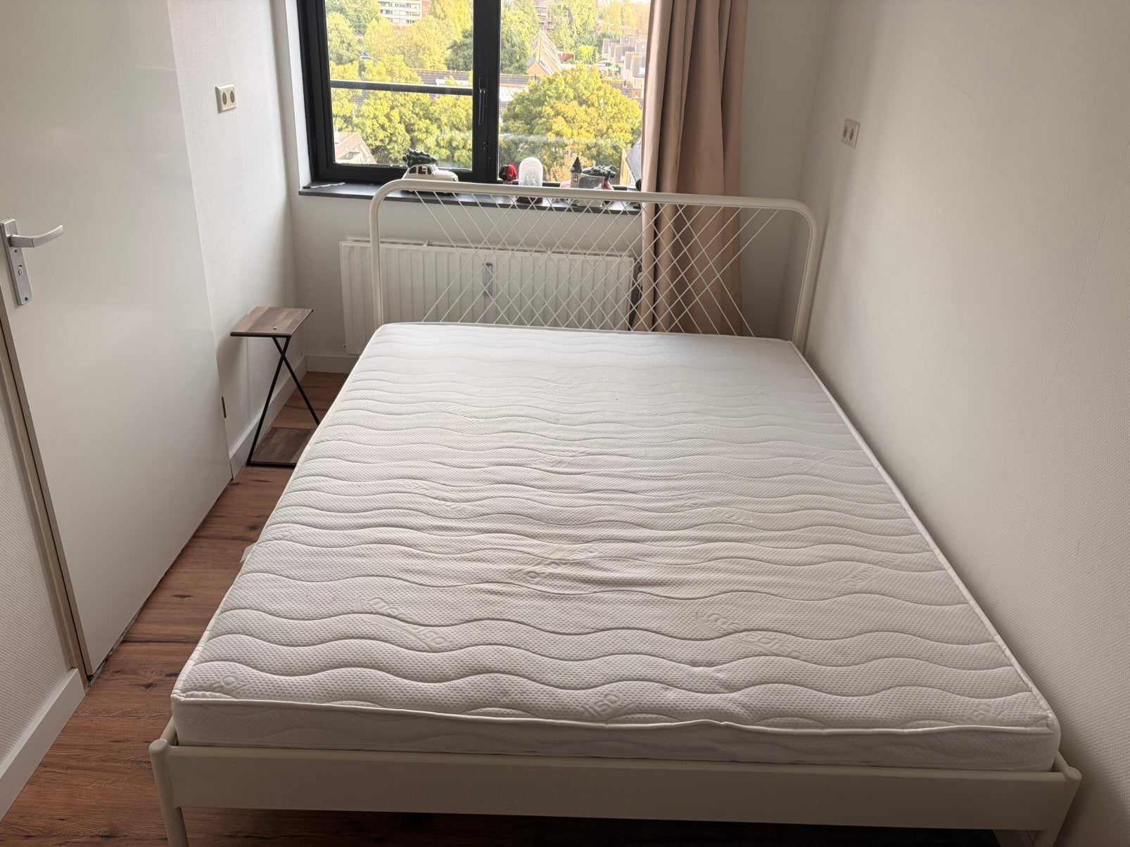 IKEA NESTTUN bed 160x200 cm inclusief matras en lattenbodems, Ophalen, Wit, Tweepersoons, Zo goed als nieuw