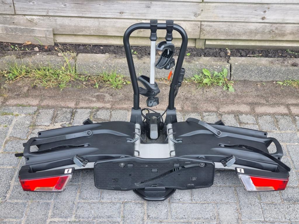 Fietsendrager Thule EasyFold Voor 2 E-bike's Kantelbaar, Auto diversen, Fietsendragers, Gebruikt, Trekhaakdrager, 2 fietsen, Brede banden