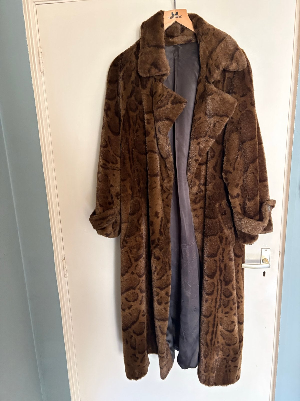Lange bruine jas met luipaardprint, Ophalen of Verzenden, Zo goed als nieuw, Maat 42/44 (L), Bruin