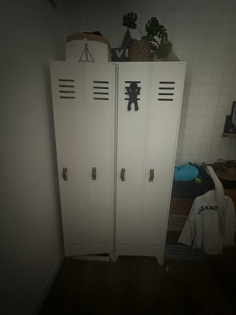 WOOOD Stijn lockerkast - Wit grenen (FSC) - 187x103x40 cm, Huis en Inrichting, Kasten | Lockerkasten, Ophalen, Zo goed als nieuw
