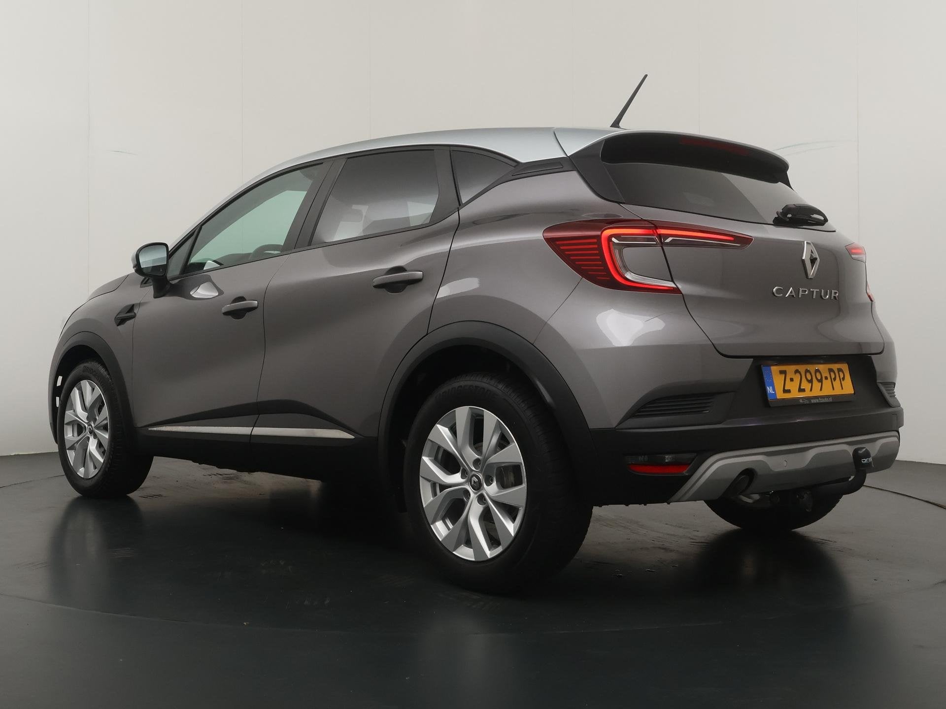Foto 3 van Renault Captur 1.0 TCe 90 Life - Navigatie - Airconditioning