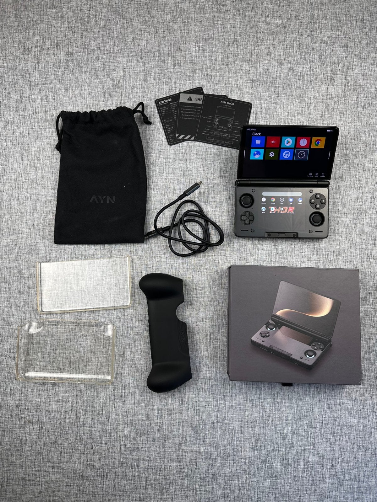AYN Thor Base 8GB/128GB Black Dual Screen Gaming Handheld, Ophalen of Verzenden, Zo goed als nieuw, Zwart