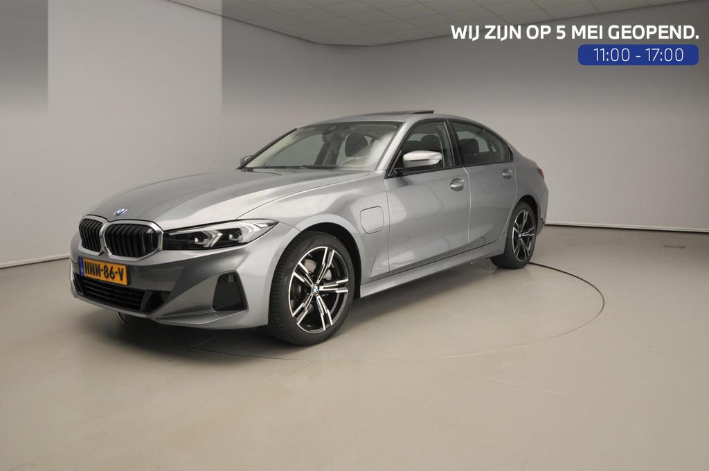 BMW 3 Serie Sedan 330e | LED | HUD | Schuifdak | Stoelverwar, Auto's, BMW, Automaat, 1998 cc, Gebruikt, 4 cilinders