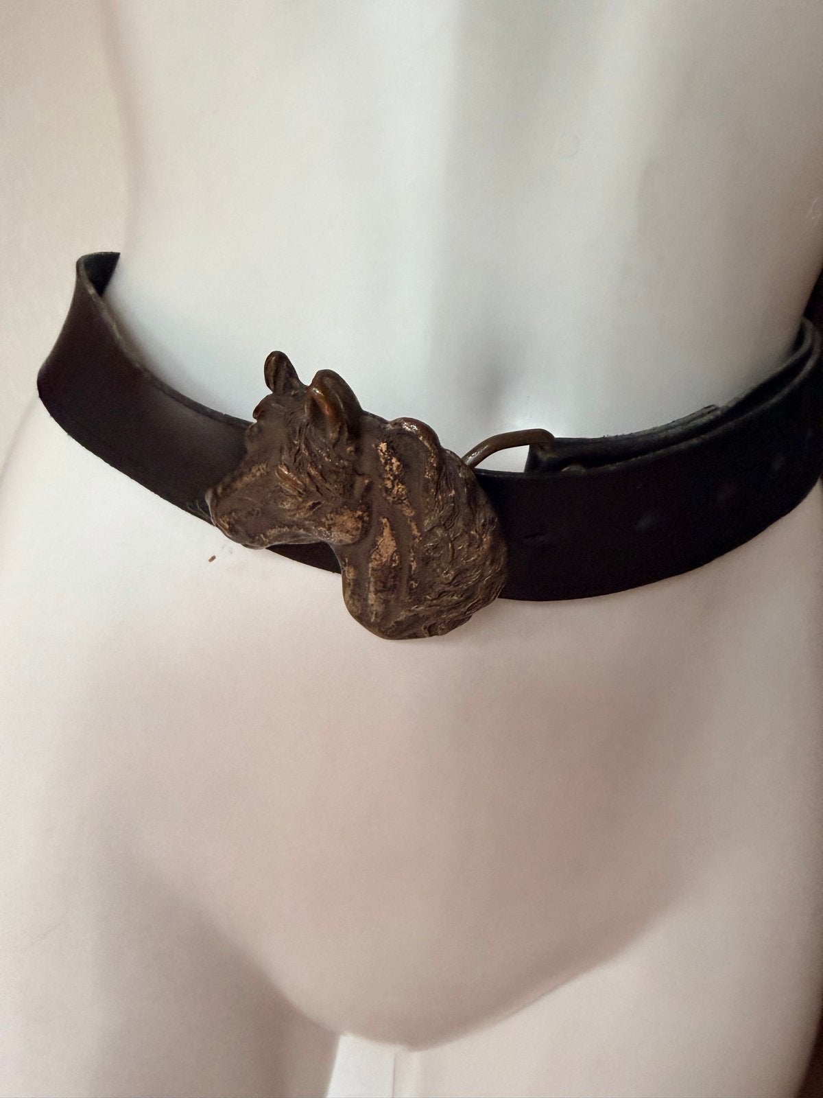 Zwarte leren riem met paardenhoofd gesp, Heupriem, Ophalen of Verzenden, Gedragen, 3 tot 5 cm