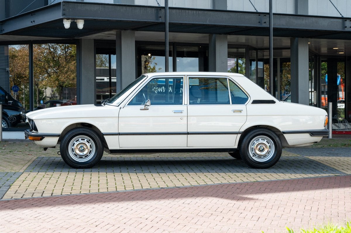 BMW 5 Serie 520 ( E12 ) (bj 1978), Stof, 116 pk, Wit, Origineel Nederlands