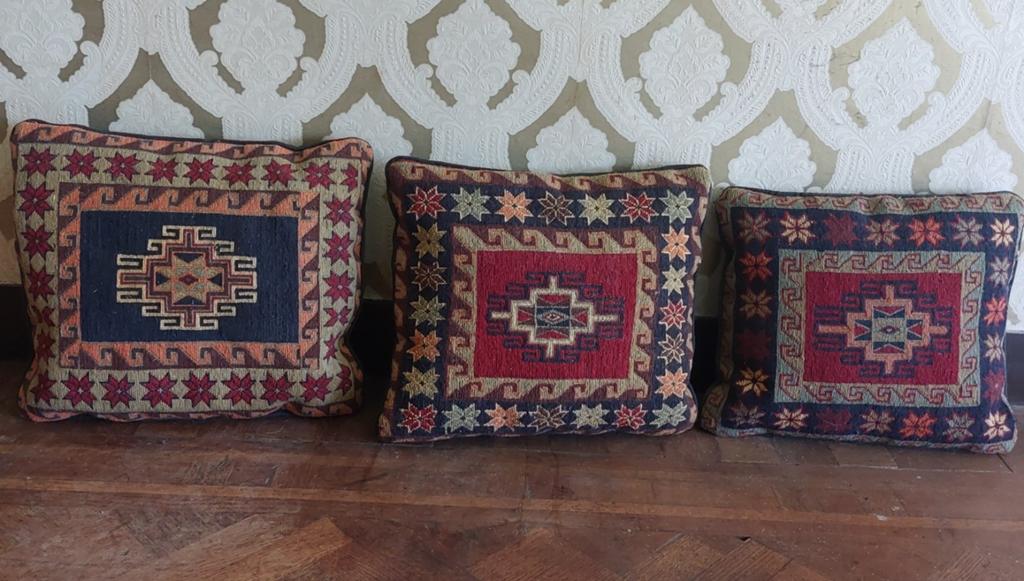 3 Perzische kelim kussens, Ophalen