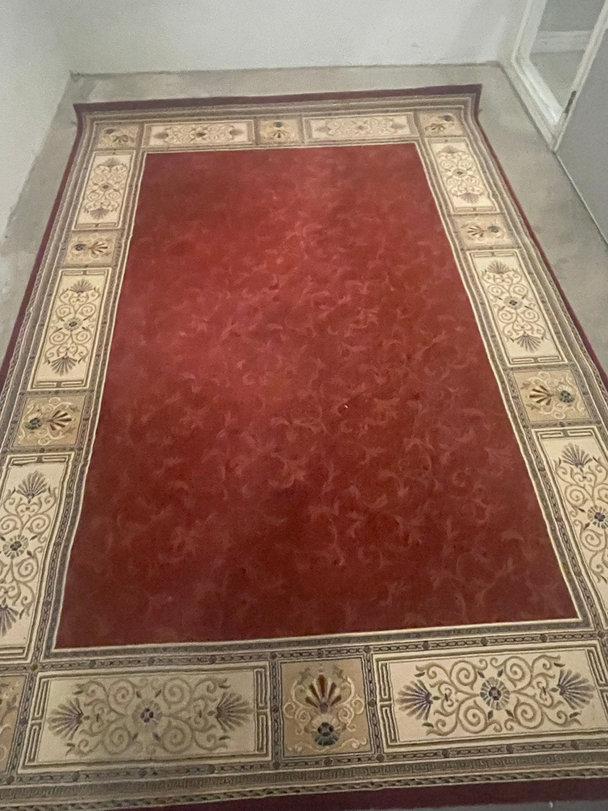 Rood tapijt met beige en gouden patronen, Ophalen, Gebruikt, 100 tot 150 cm, 150 tot 200 cm