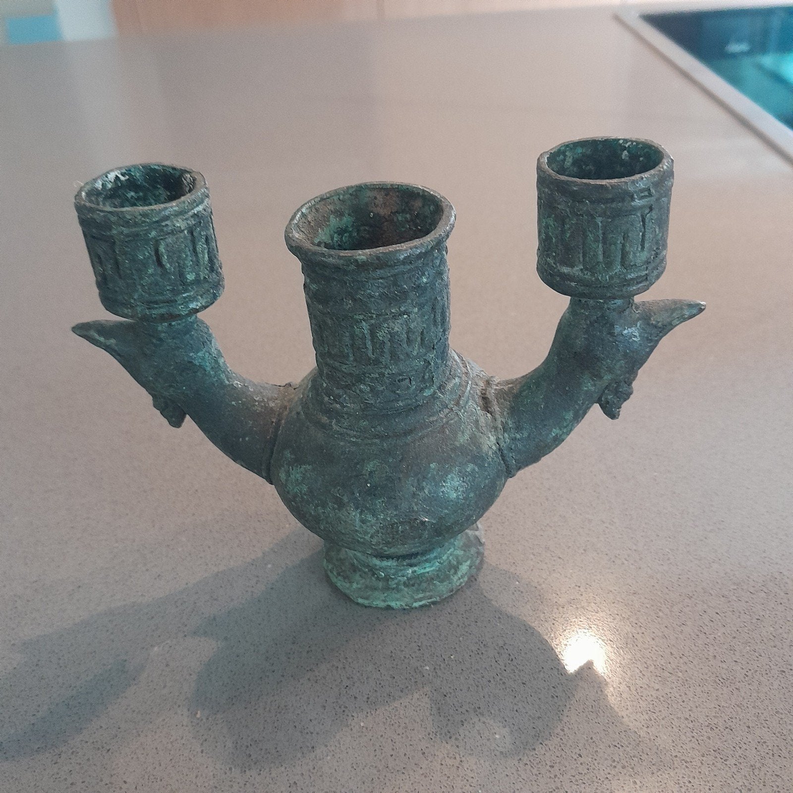 Antieke bronzen kandelaar met drie armen, Ophalen of Verzenden