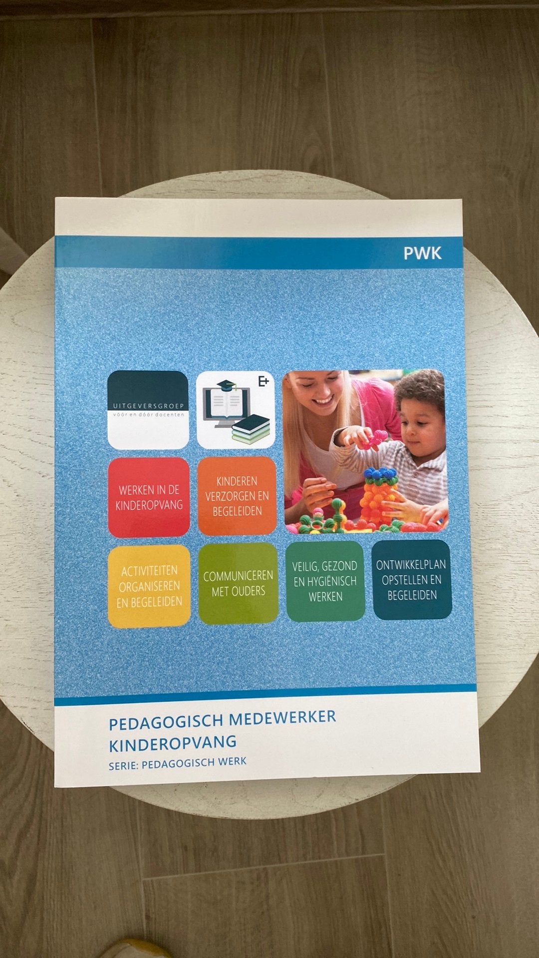 Gespecalisserd pedagogisch medewerker kinderopvang, Ophalen, Zo goed als nieuw, Overige niveaus