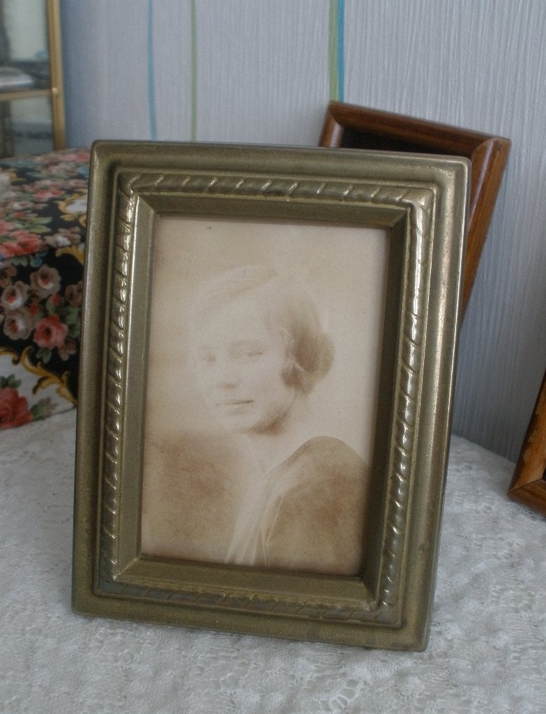 Oud fotolijstje zware kwaliteit met oude foto, Metaal, Overige typen, Ophalen of Verzenden, Sierrand