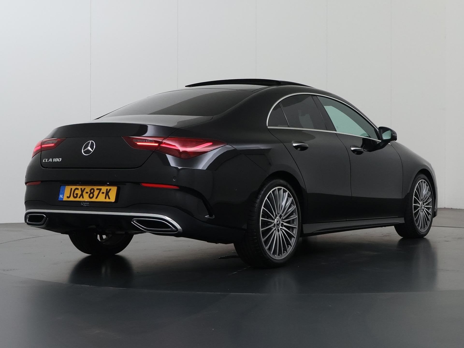 Mercedes-Benz CLA-klasse 180 Business Solution AMG | Panoram, Auto's, 136 pk, Gebruikt, 4 cilinders, Zwart