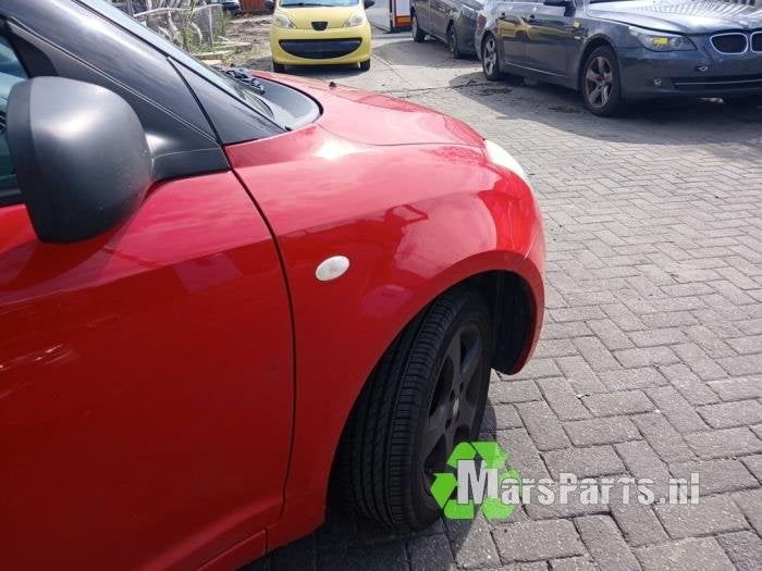 Scherm rechts-voor van een Suzuki Swift, Gebruikt, -, -, Ophalen of Verzenden