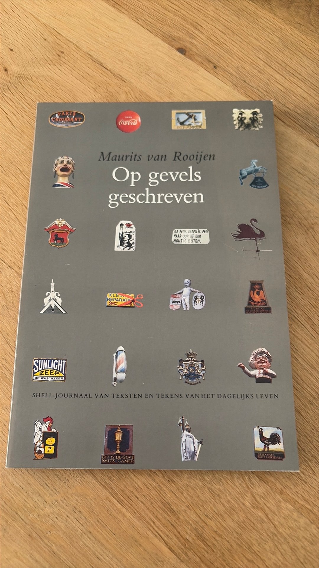 Op gevels geschreven - Maurits van Rooijen, Ophalen of Verzenden, 20e eeuw of later, Gelezen