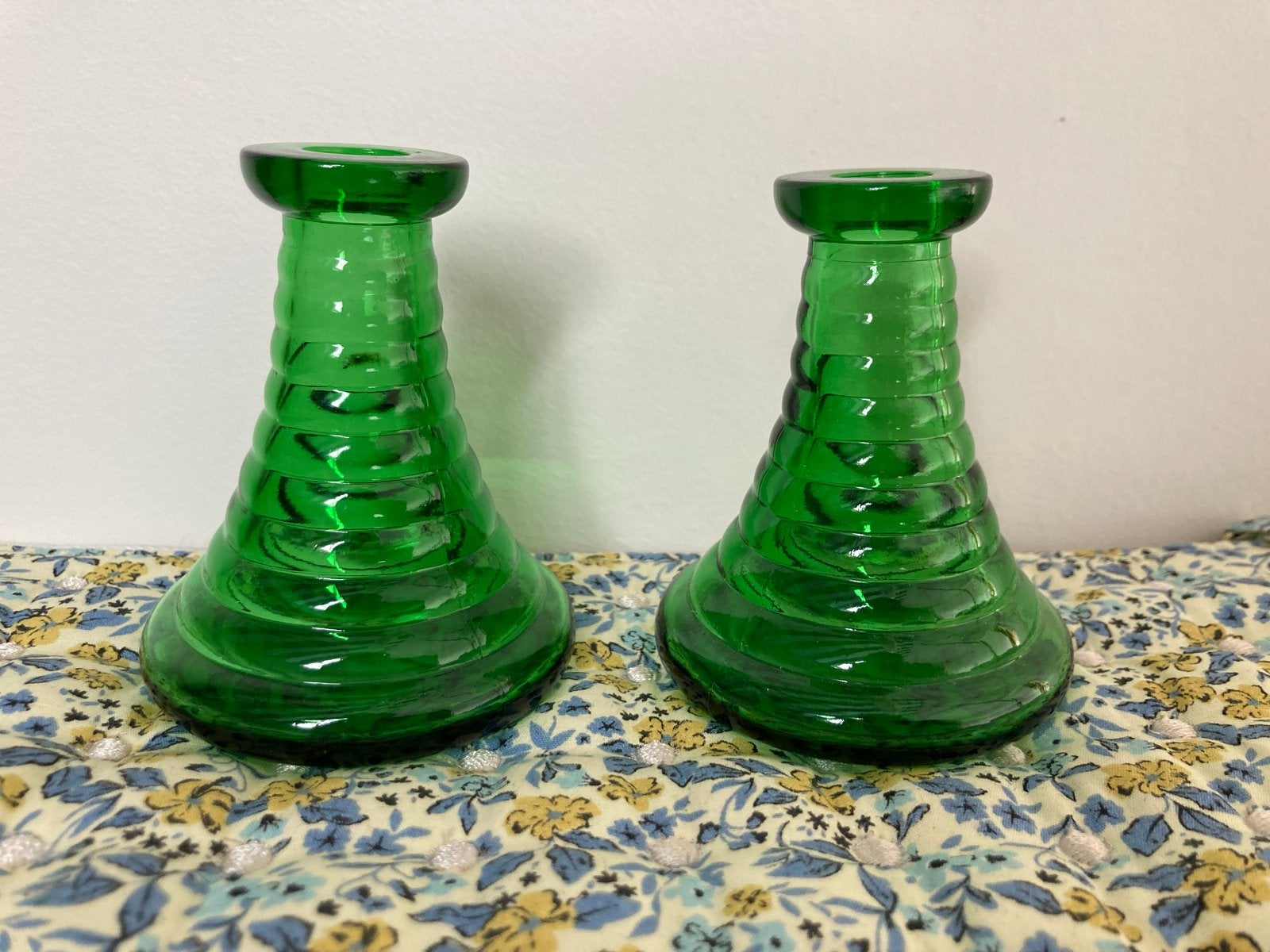 Set van 2 Groene Glazen Kandelaars - Vintage Stijl, Ophalen of Verzenden