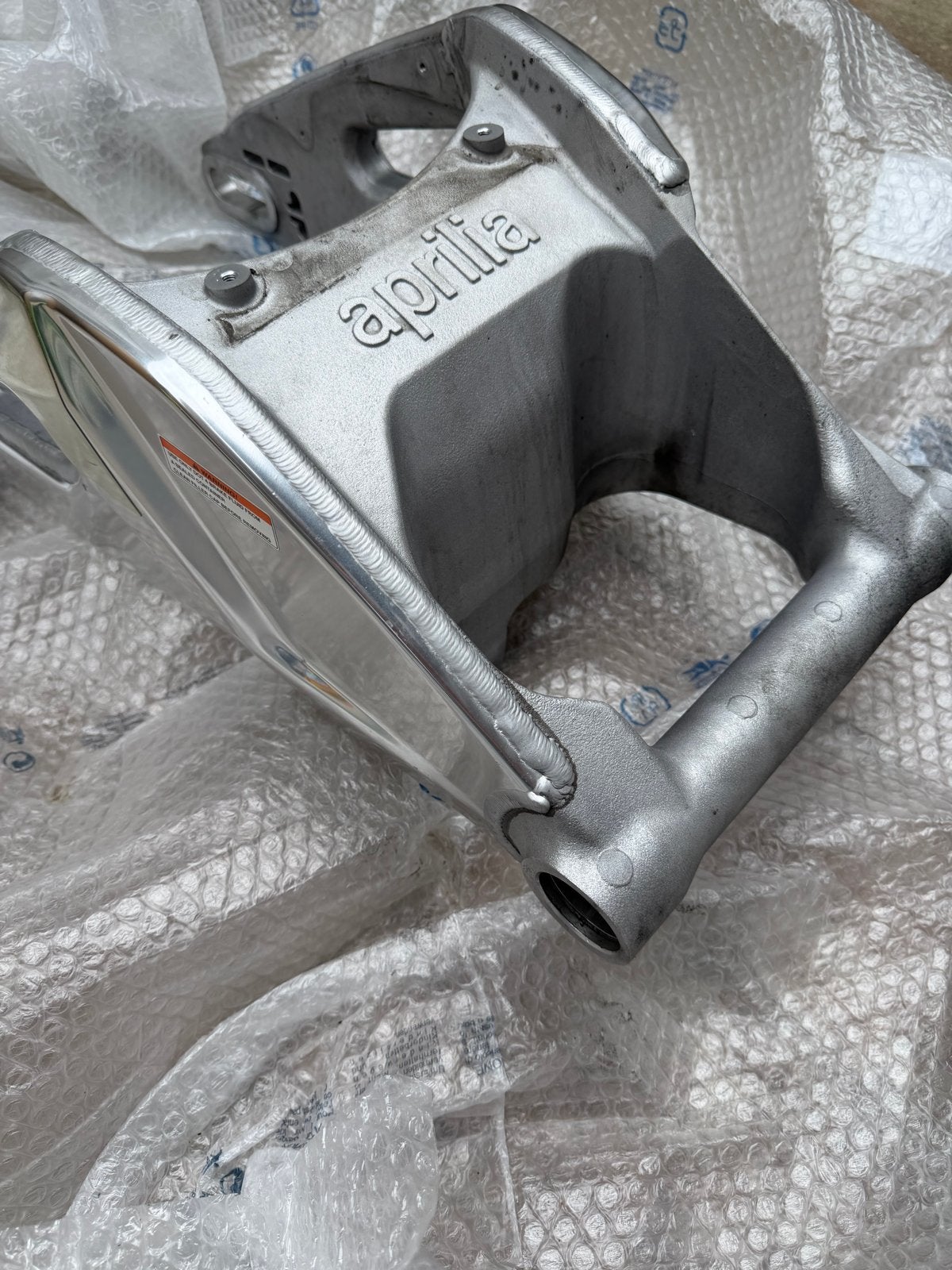 Swingarm / Achterbrug Aprilia RSV4 Tuono V4, Ophalen