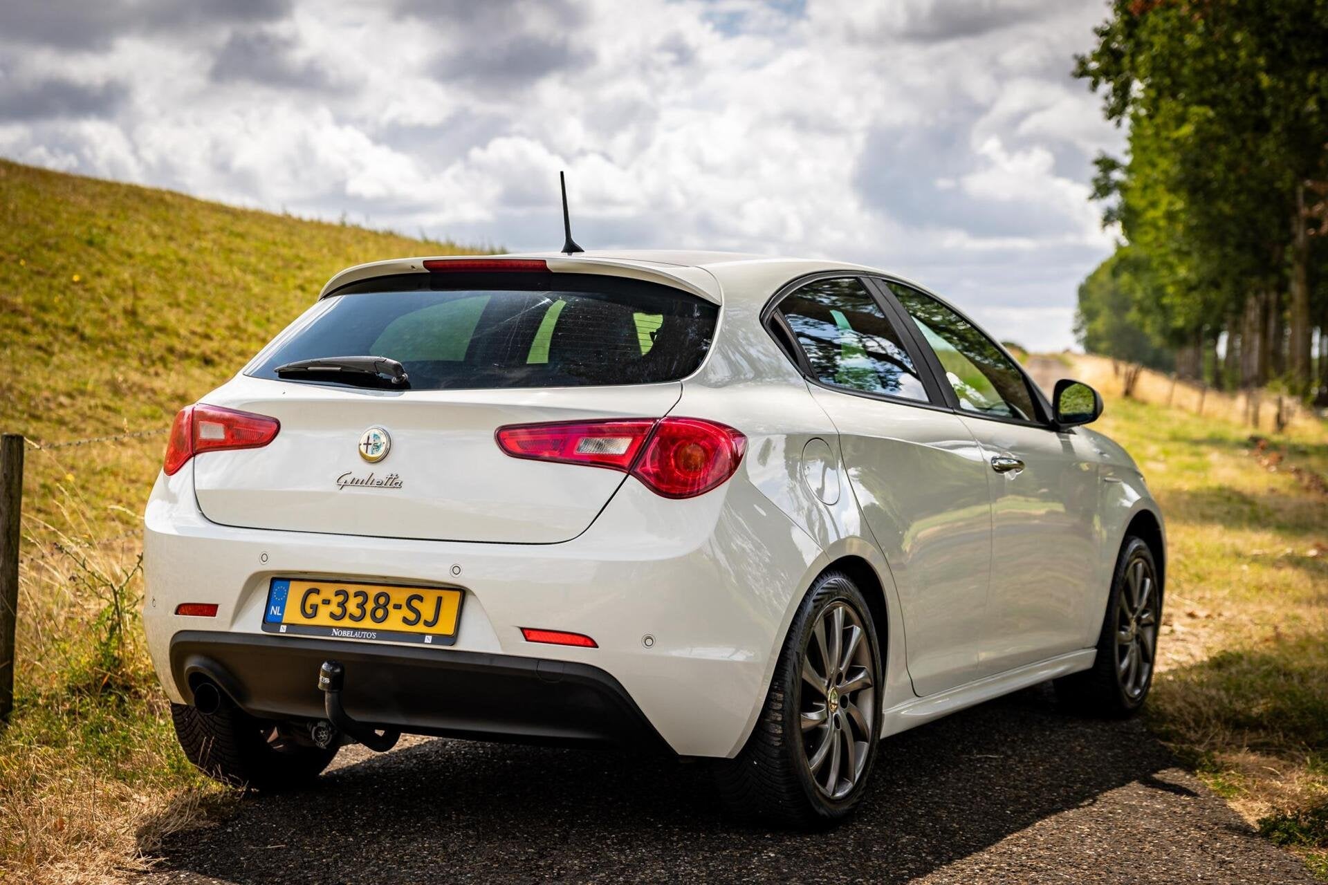 Alfa Romeo Giulietta 1.4 T Distinctive | PDC | Trekhaak, Voorwielaandrijving, Euro 5, Gebruikt, 4 cilinders