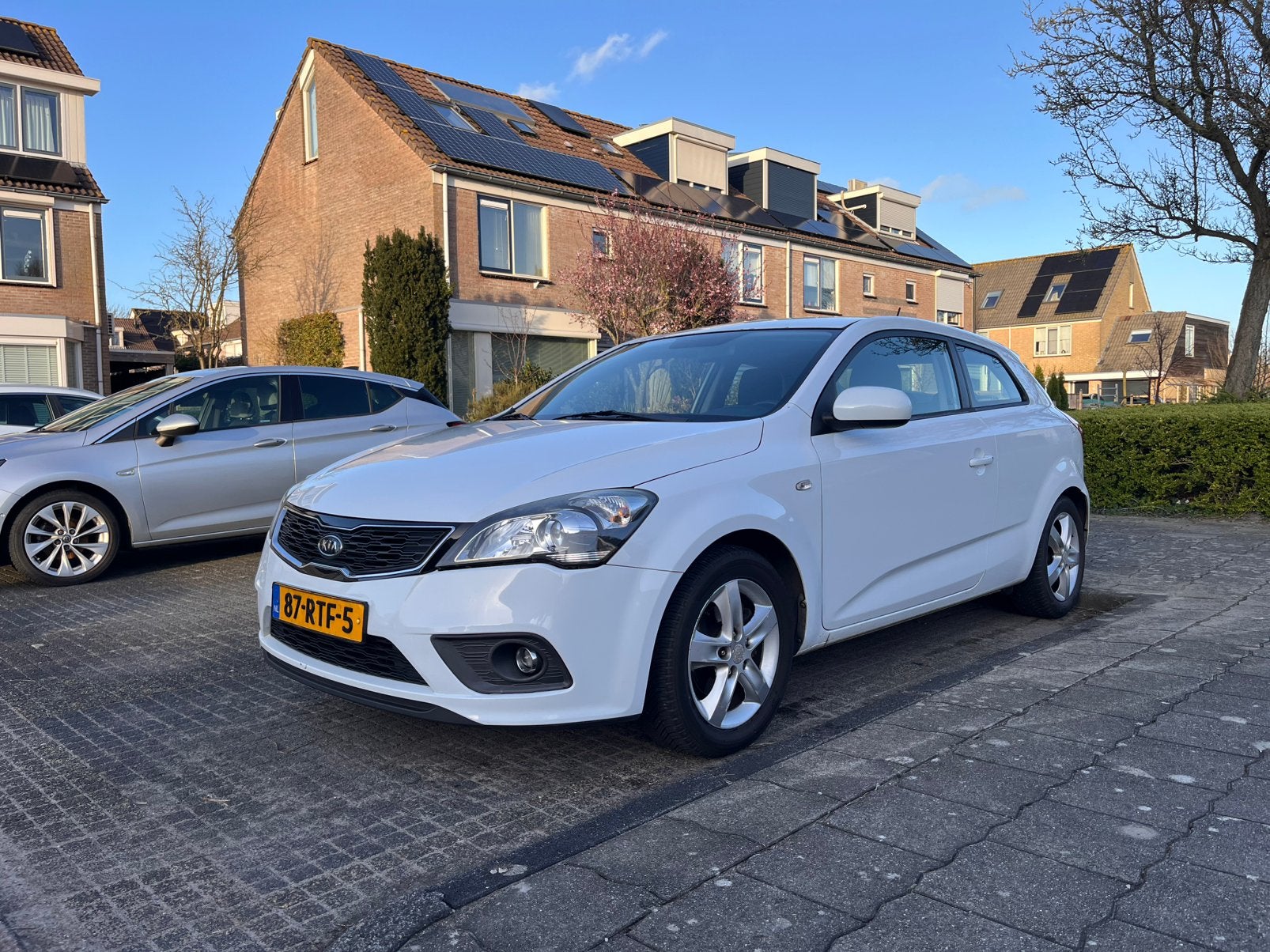 Kia (Pro) Cee d 1.4 Cvvt 2011 Wit, Auto's, Kia, Particulier, (Pro) Cee d, ABS, Achteruitrijcamera, Airbags, Airconditioning, Alarm