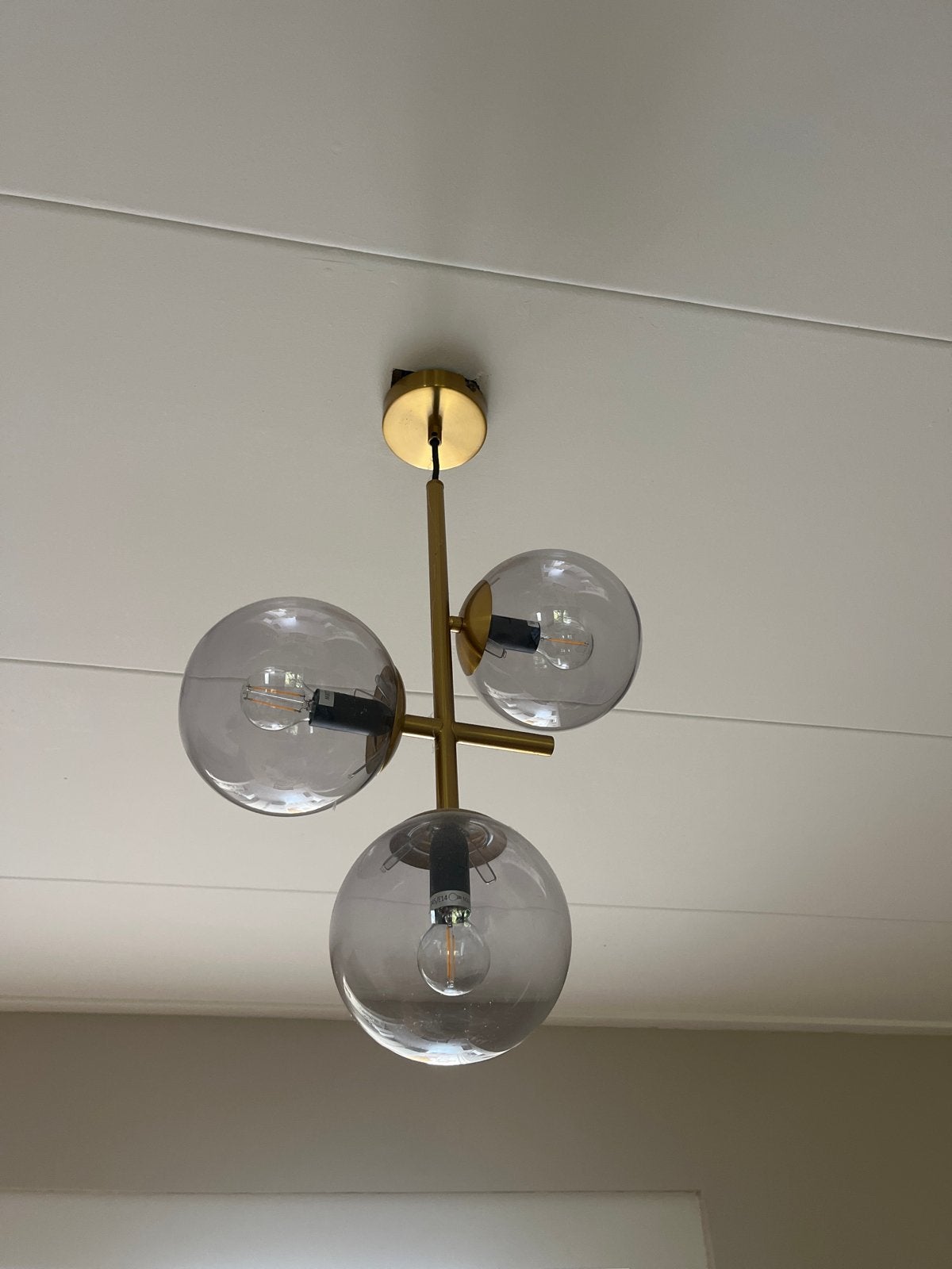 Moderne gouden plafondlamp met 3 glazen bollen, Ophalen, Zo goed als nieuw, Glas, E27 (groot)