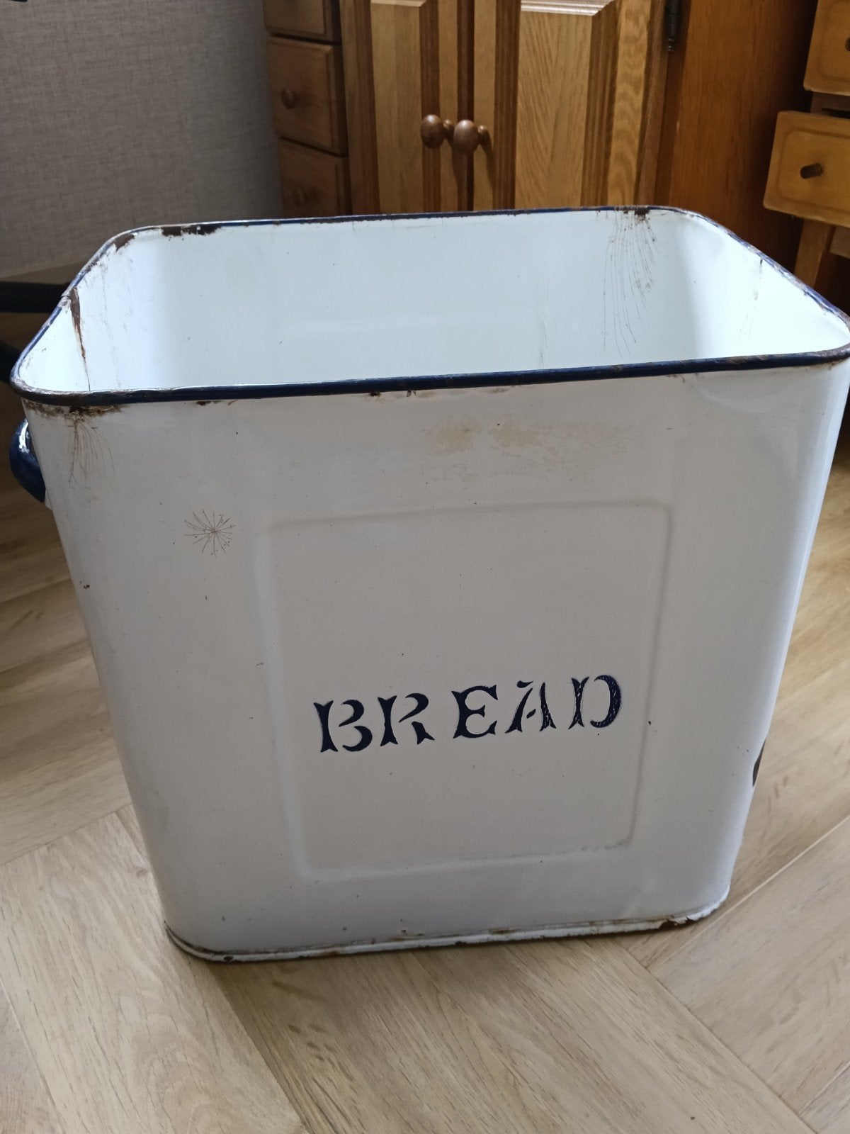 Vintage Broodtrommel Emaille Wit met Blauwe Rand, Ophalen