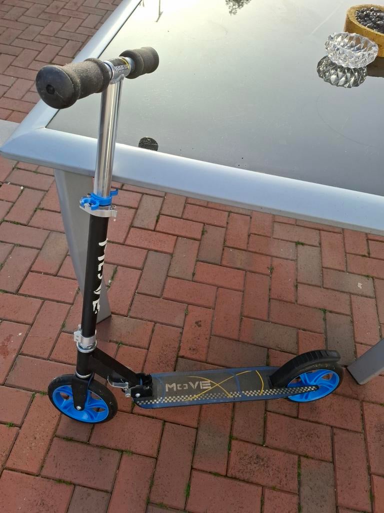 Stevige Move step met blauwe wielen, Fietsen en Brommers, Steps, Ophalen