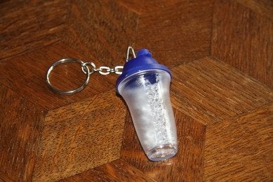 3 Sleutelhangers Tupperware shaker, stamper, crystal plus., Ophalen of Verzenden, Nieuw, Merk