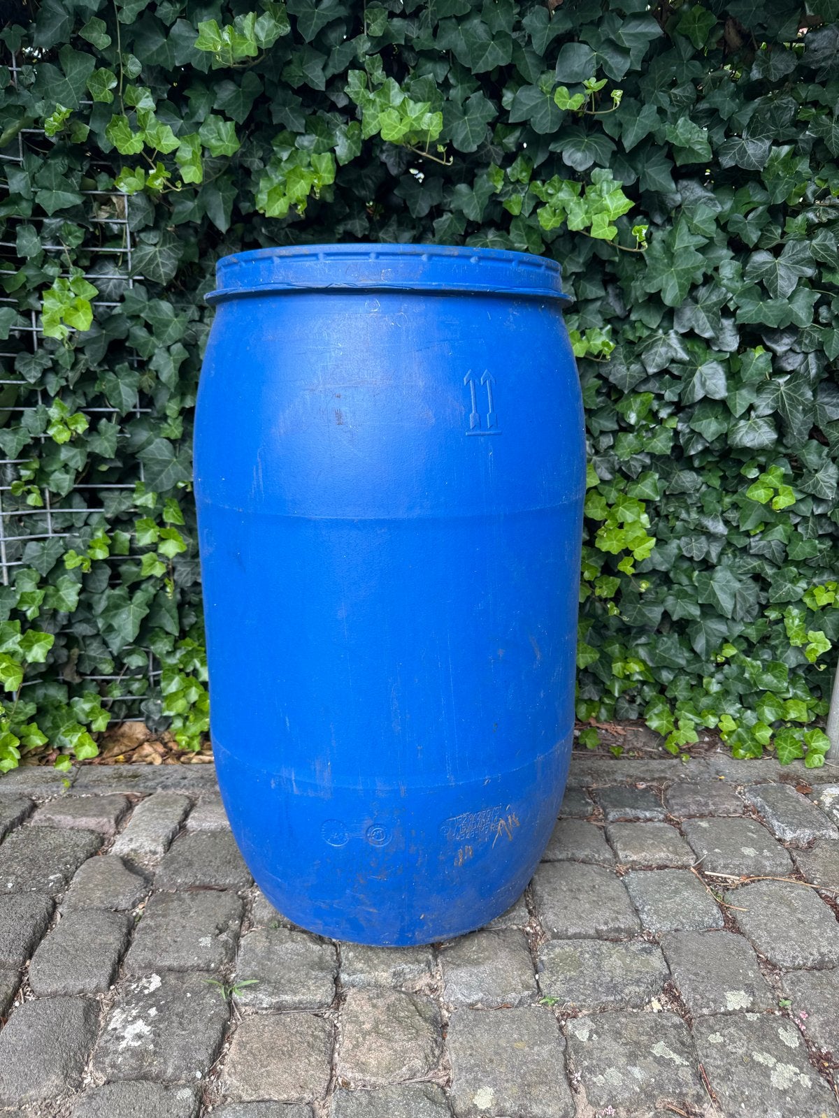 Blauwe kunststof regenton / watervat 150 liter, 150 liter of meer, Ophalen, Gebruikt, Kunststof