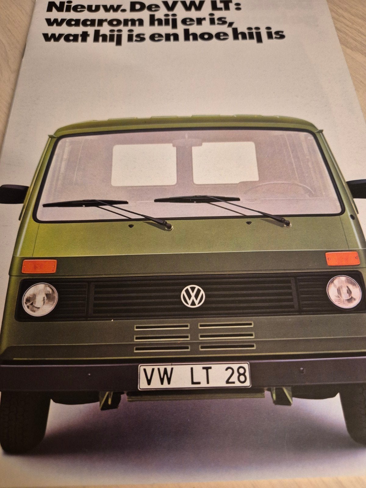 1977 dikke Nederlandse introductie folder Volkswagen LT BUS, Ophalen of Verzenden, Zo goed als nieuw, Volkswagen