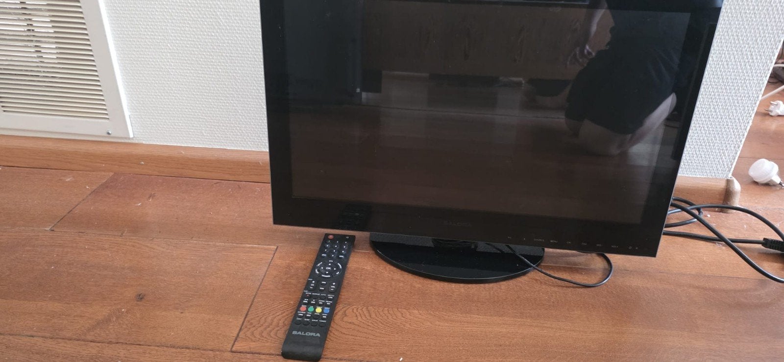Salora 22LED330STD LED TV met afstandsbediening, 50 Hz, HD Ready (720p), 40 tot 60 cm, Ophalen