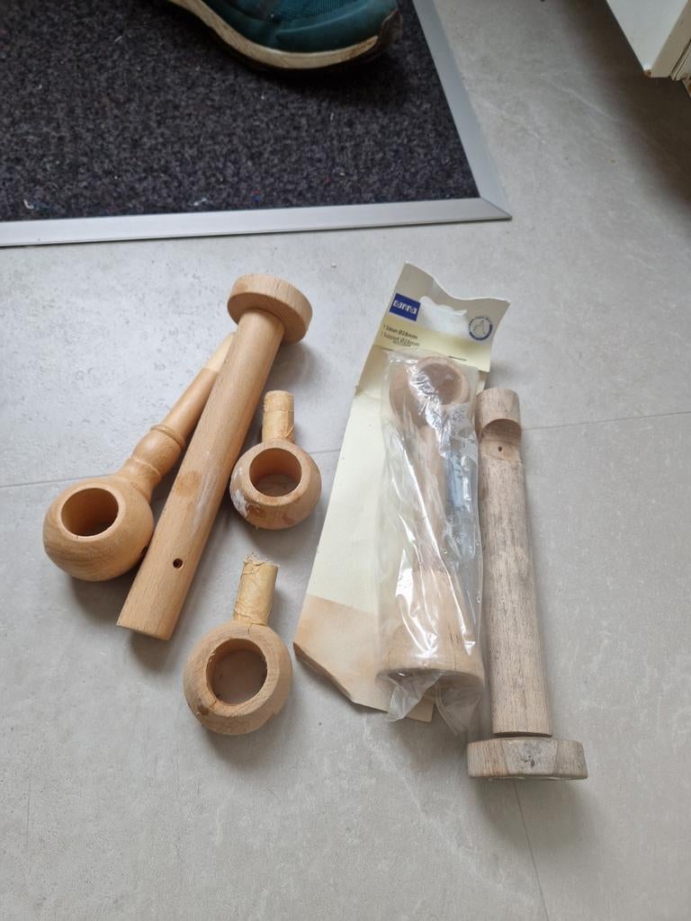 Houten steunen gordijnroedes, Ophalen, Gebruikt