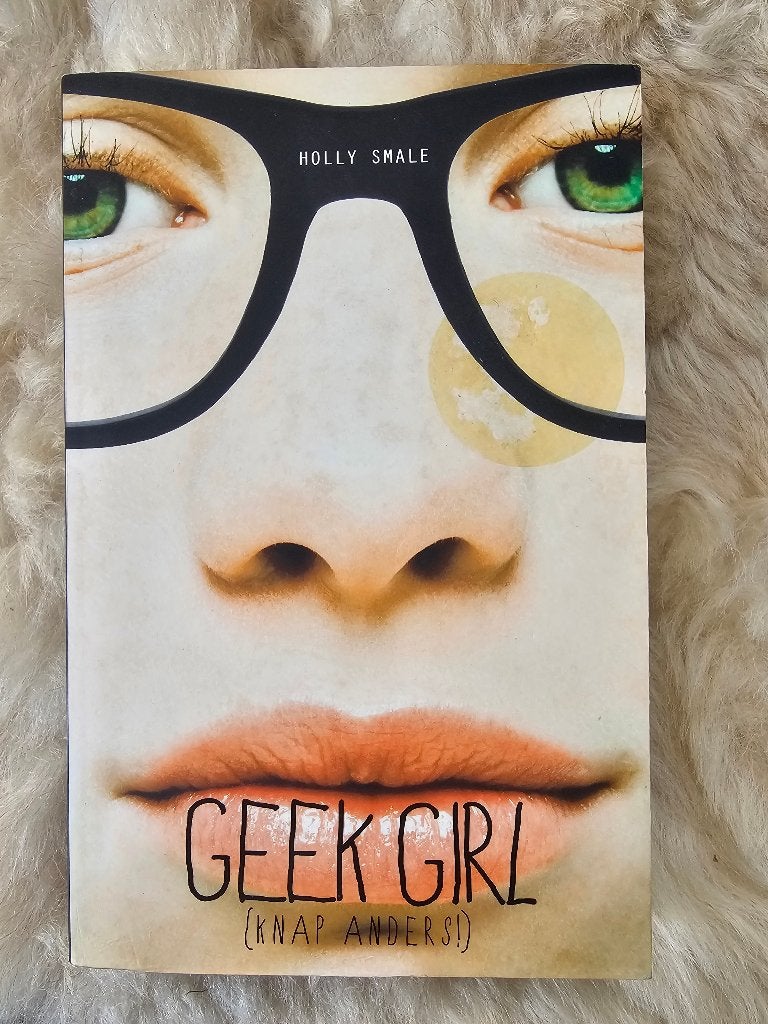 Holly Smale - Geek Girl 1 Knap anders!, Ophalen of Verzenden, Zo goed als nieuw