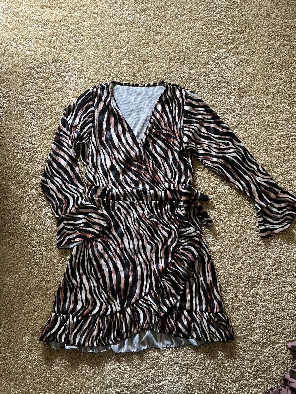 Overslag jurk beige/zwart zebra one size (mt. M), Kleding | Dames, Jurken, Maat 38/40 (M), Beige, Ophalen of Verzenden, Zo goed als nieuw