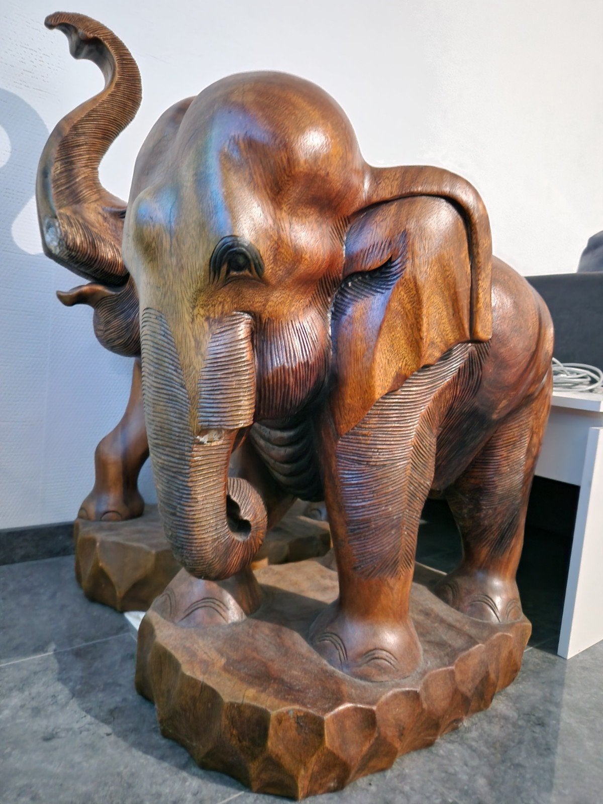 Groot houten olifantenbeeld - Handgesneden, Antiek en Kunst, Beeld, Hout, Bruin, Azië