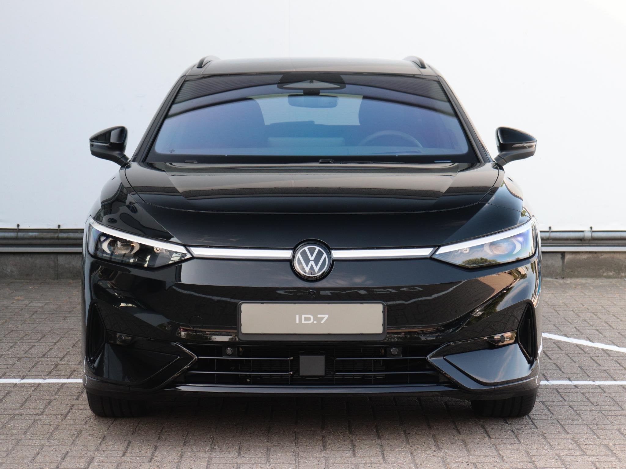 Volkswagen ID.7 Limited Edition Plus 59 kWh accu, 150 kW / 2, Achterwielaandrijving, Zwart, 1972 kg, Zwart
