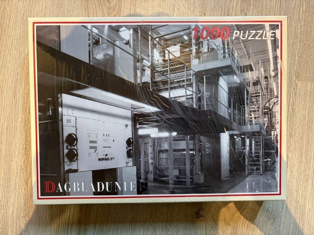 Dagbladunie Puzzle (NIEUW), Ophalen of Verzenden, 500 t/m 1500 stukjes, Nieuw, Legpuzzel