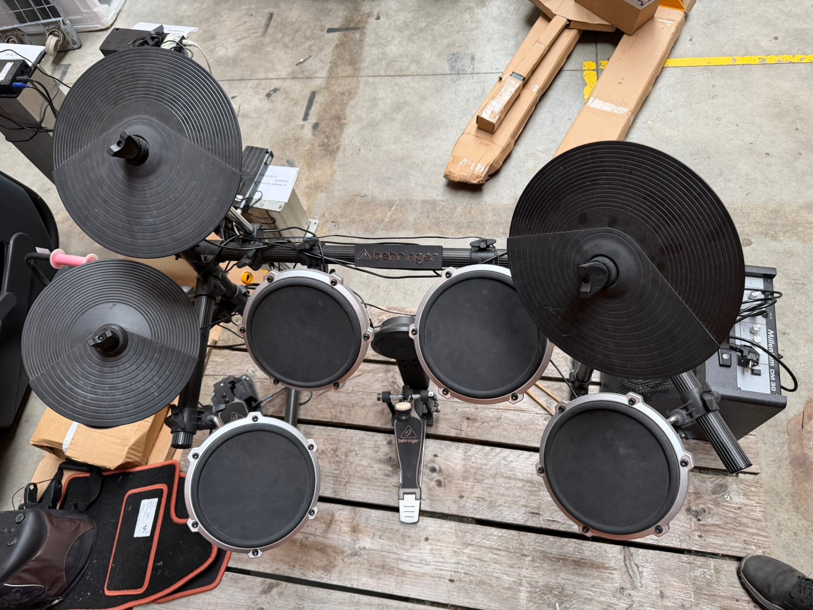 Behringer Elektronisch Drumstel HDS420USB + Monitor speaker, Muziek en Instrumenten, Info@behringer.de, Elektronisch, Behringer