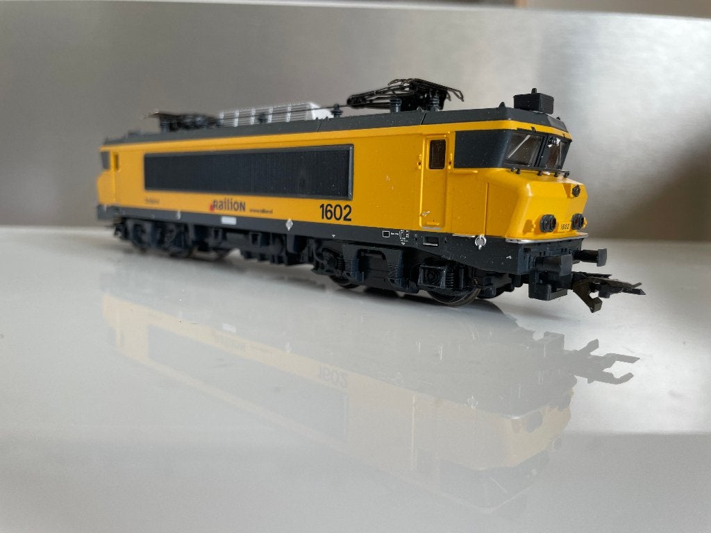 Roco HO Locomotief NS 1602 Schiphol (Railion) in nieuwstaat, Hobby en Vrije tijd, -, -, Ophalen of Verzenden, Zo goed als nieuw