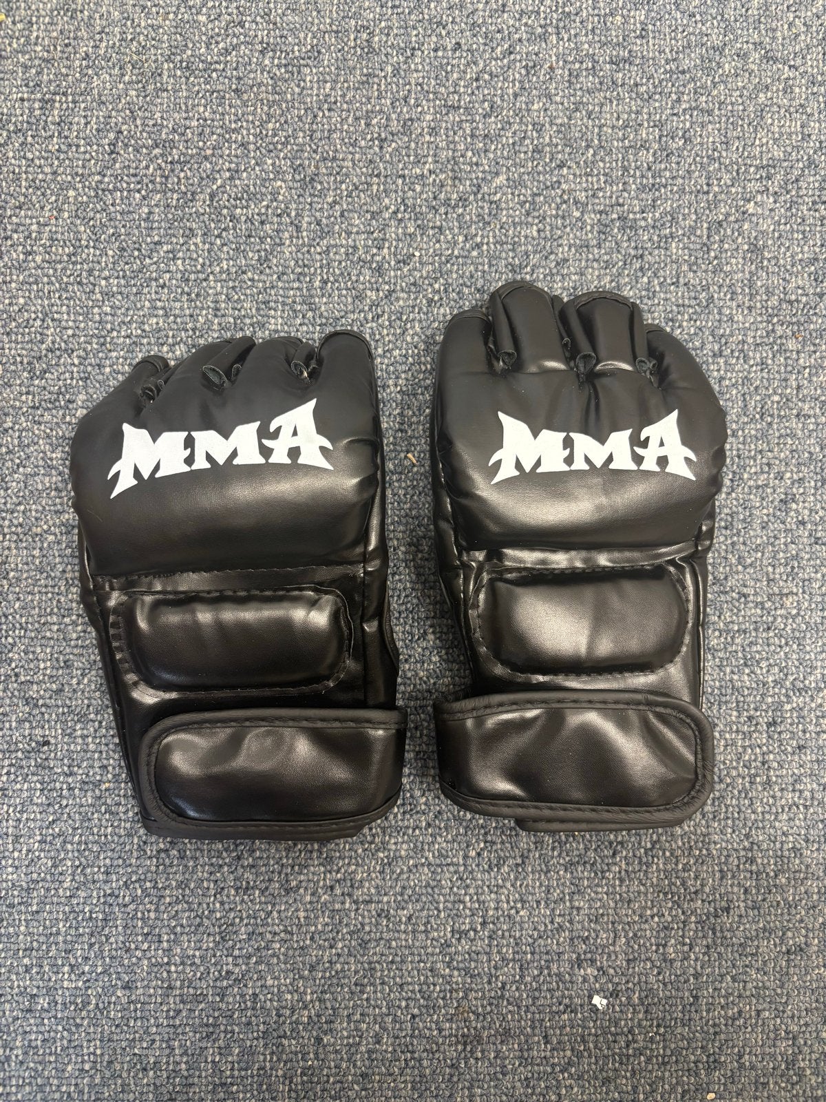 MMA handschoenen - Zwart - Zo goed als nieuw, Ophalen of Verzenden, Nieuw, Overige, Vechtsportbescherming