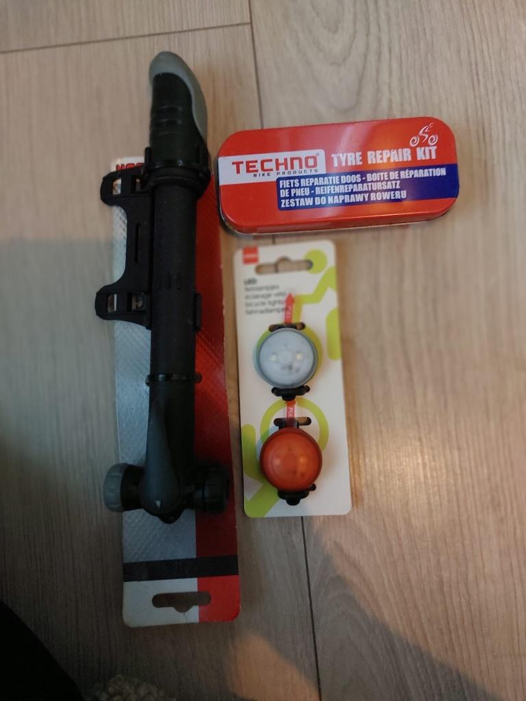 Fiets pompje, lampjes en reparatiesetje, Ophalen of Verzenden, Nieuw, Overig gereedschap