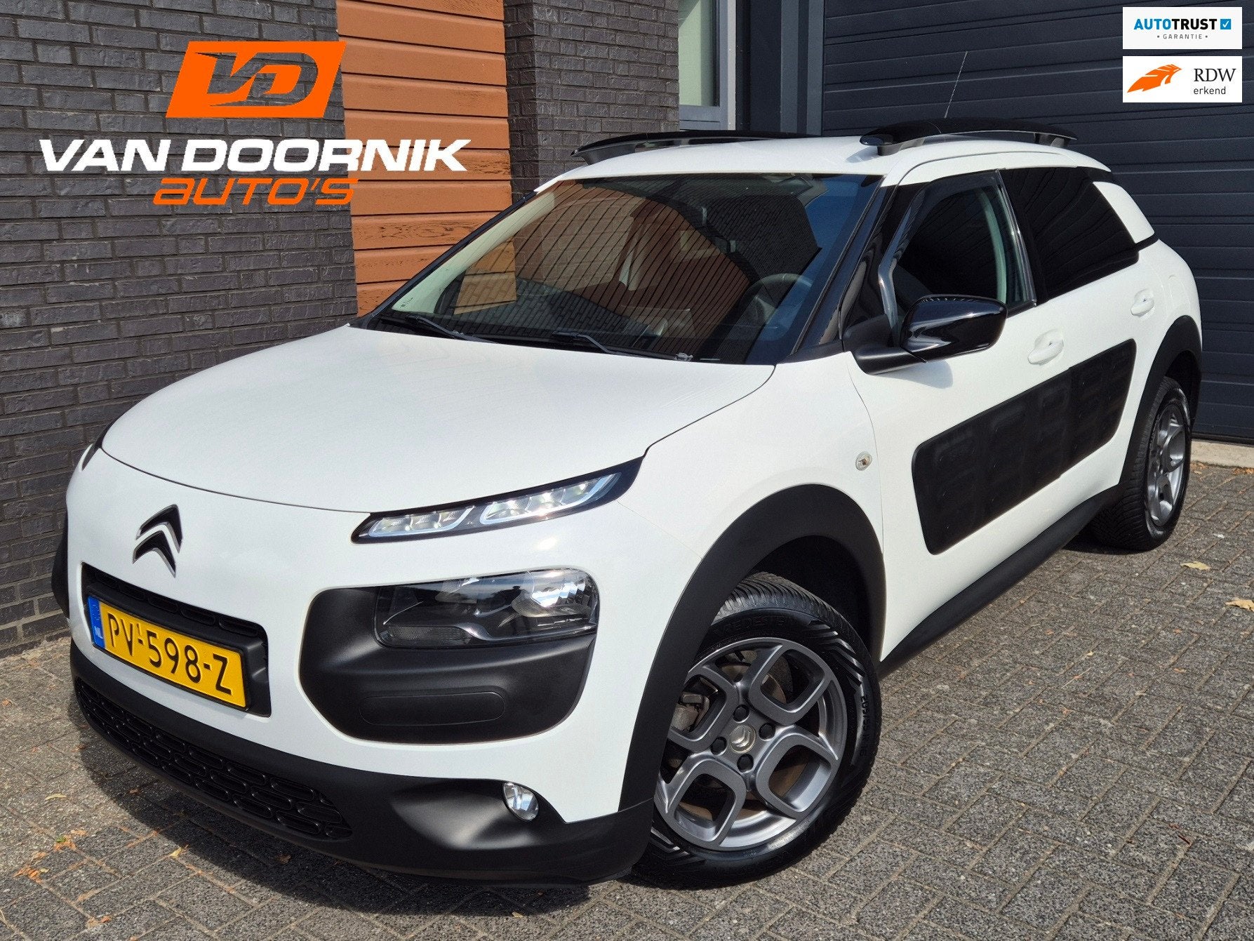 Citroen C4 Cactus 1.2 PureTech Shine 1e Eigenaar!/Navigatie/, Auto's, Voorwielaandrijving, Stof, Gebruikt, 1199 cc
