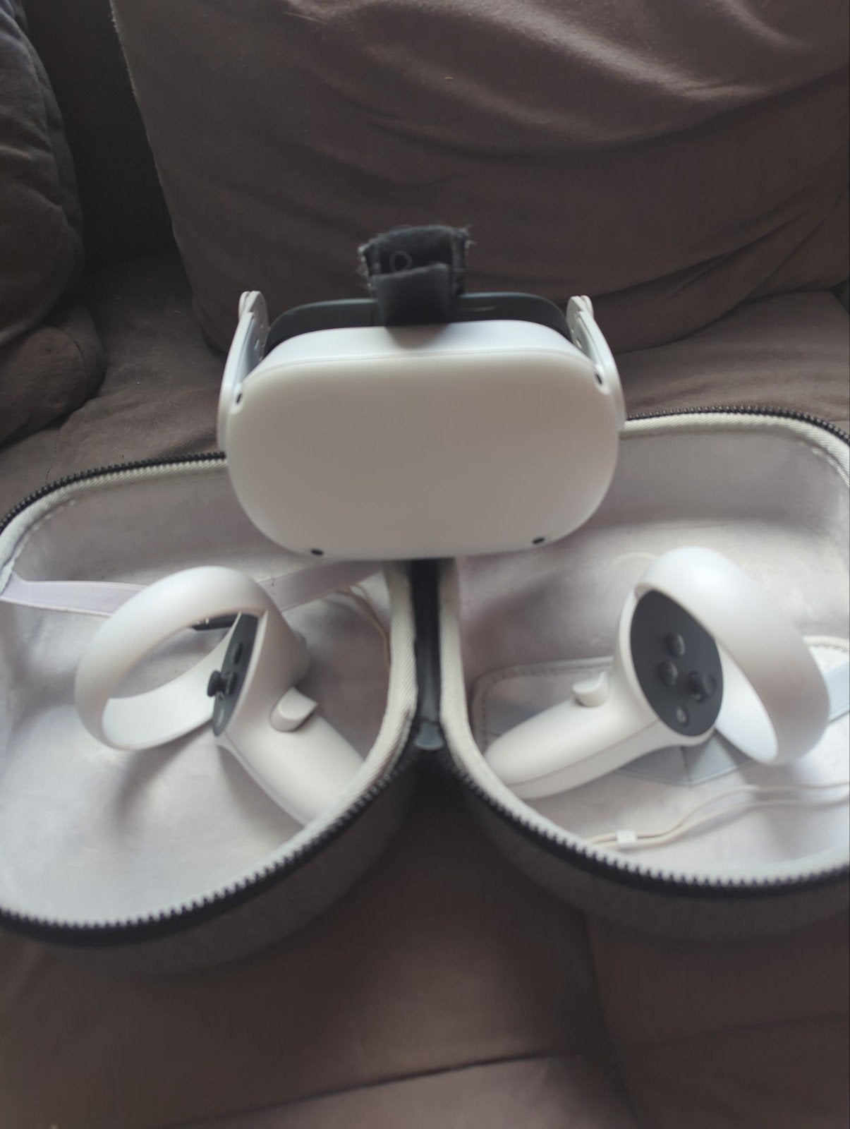 Oculus Quest 2 128GB VR-headset, met koffer en hoofdband, Ophalen of Verzenden, Zo goed als nieuw, VR-bril, Overige platformen