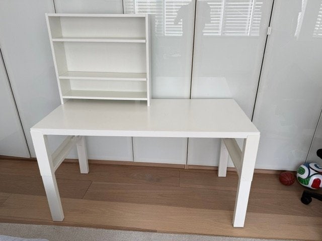 IKEA PÅHL Desk, white plus shelf  €50 PICK UP ONLY, Ophalen, Hout, 128 cm, Zo goed als nieuw