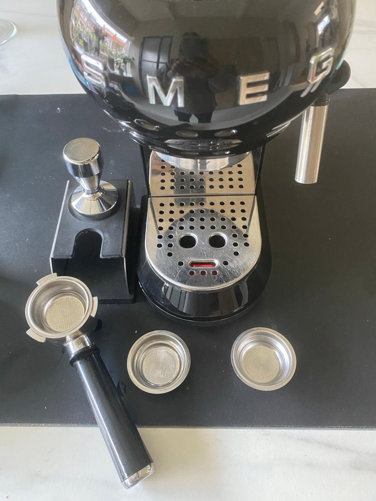 SMEG Espresso Machine - Stoomlampje knippert oranje, Stoompijpje, Gebruikt, Espresso apparaat, Gemalen koffie