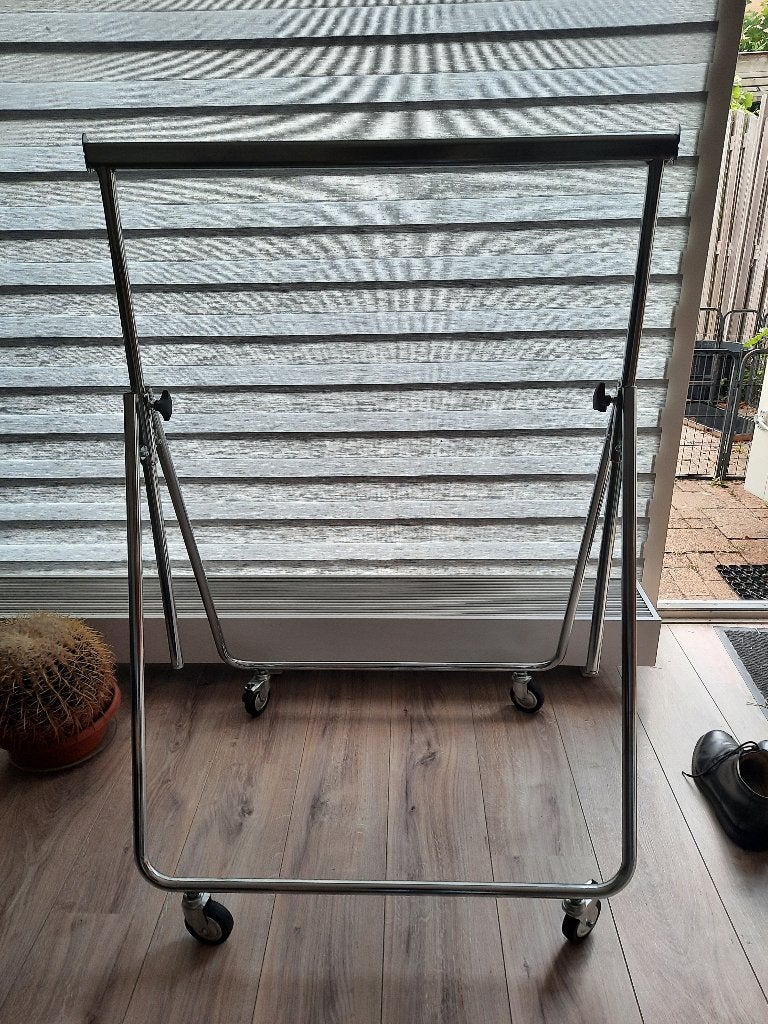 Verrijdbaar chroom kledingrek opvouwbaar (50 euro), Ophalen, Met wielen, Zo goed als nieuw