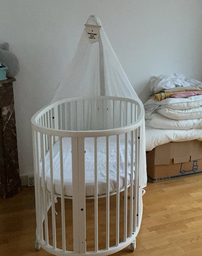 Wit Stokke Sleepi v2 Mini Wieg tot junior incl 2 matrassen, Ophalen, Gebruikt, Ledikant