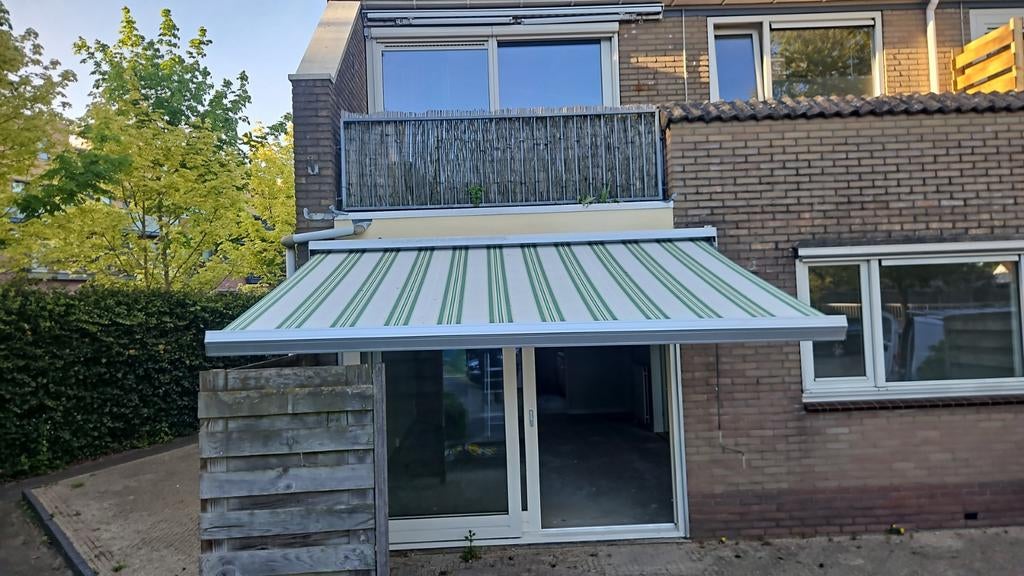 Mooi zonnescherm hand bediening, Ophalen of Verzenden, Zo goed als nieuw, Knikarmscherm